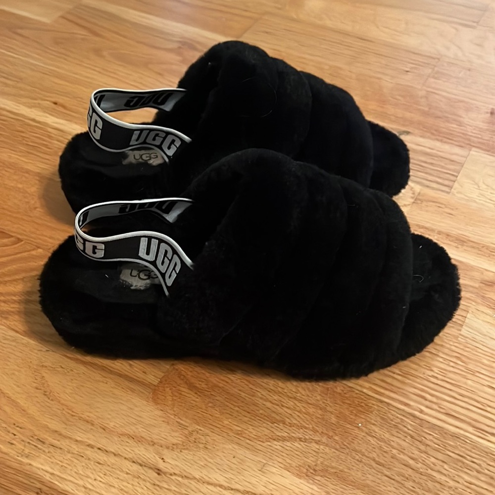 Uggs slippers size 7